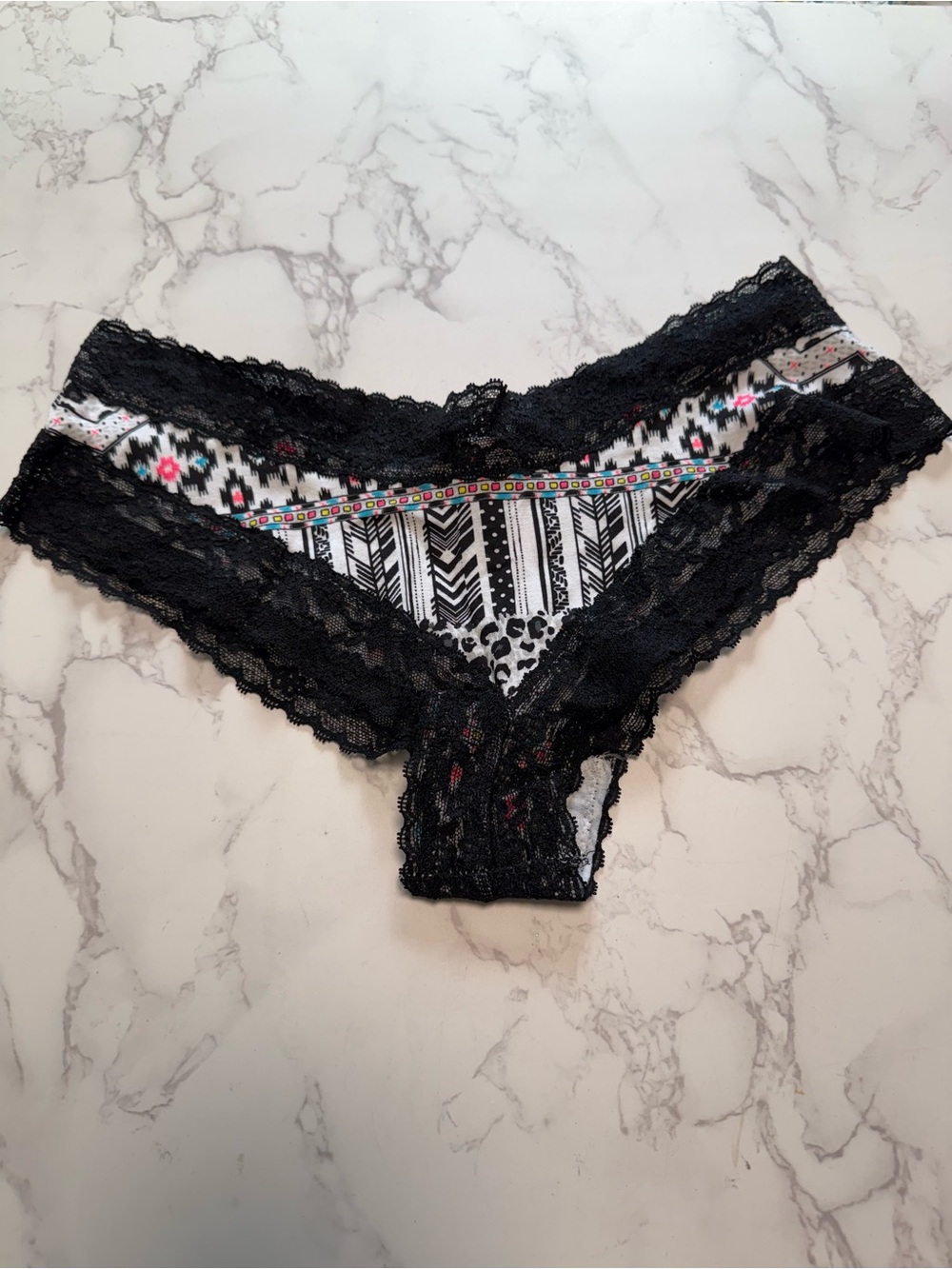 Victoria Secret Women’s Black Lace Trim Hipster Bikini with Geometric Print. M.